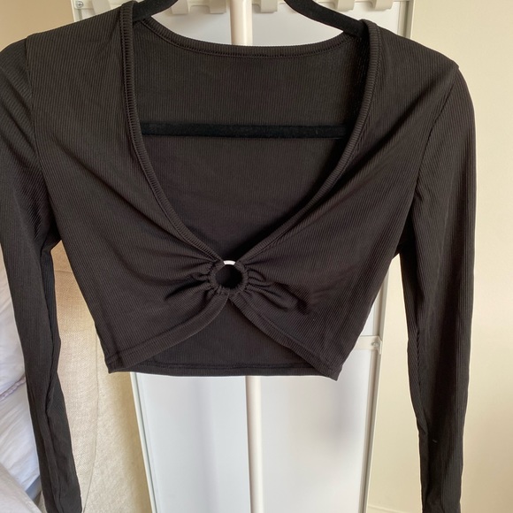 Black top - Picture 1 of 3